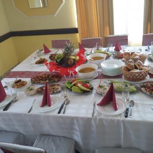 Dekoracija stola za krsnu slavu        